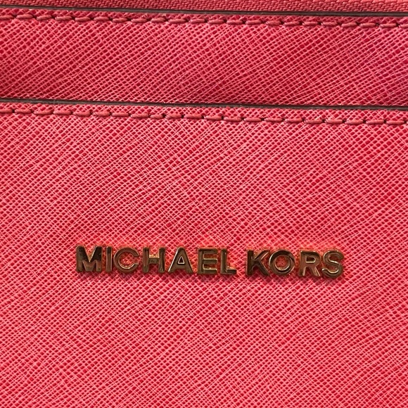 Michael Kors Jet Set Large Crossbody in Watermelon - Picture 3 of 9